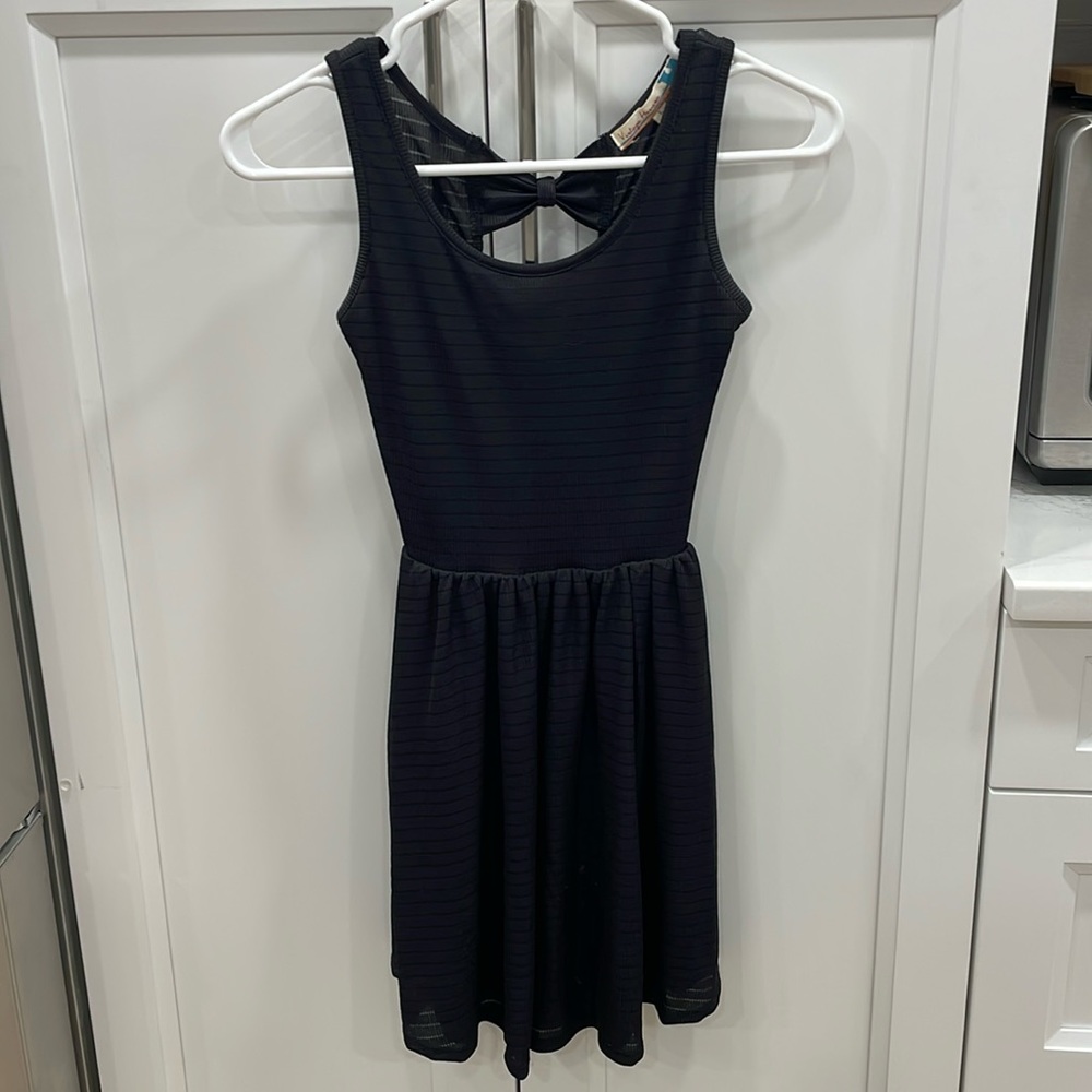 Black Vintage Havana junior’s size dress with bow-shaped cut outs in the back